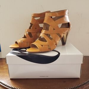 NEW w Box Nine West Leather Cage Heels, Camel, 7.5$80